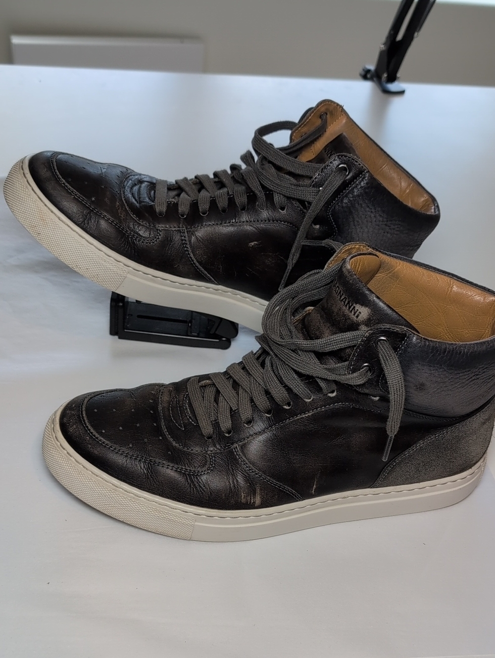 Magnanni Men's Black Leather High-Top Sneakers with Tan Interior